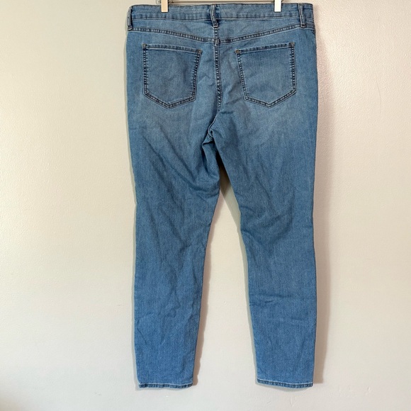 Old Navy Women’s size 16 Super Skinny Mid Rise light Wash Denim Jeans 214B4 - Picture 4 of 8
